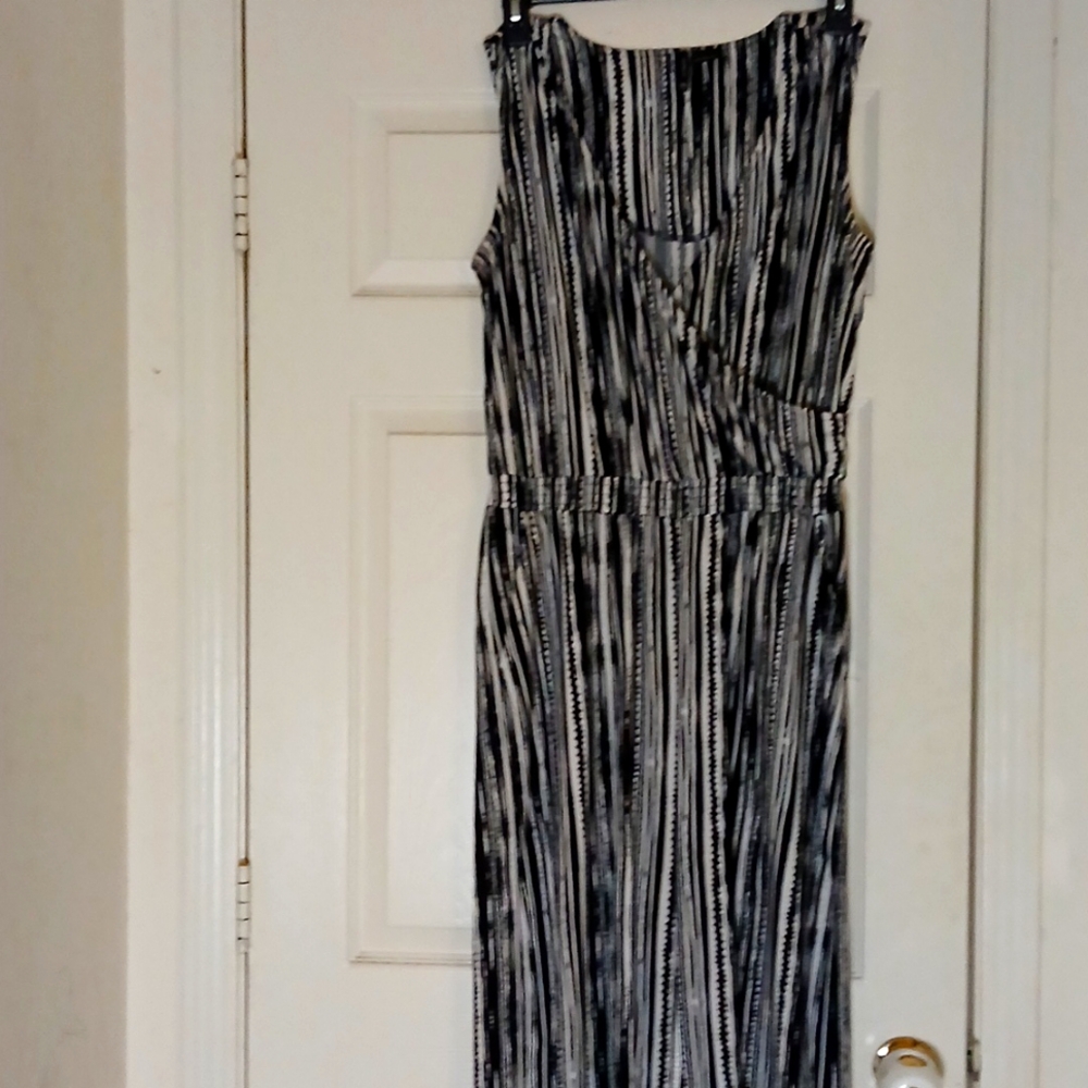 New directions black and white print sleeveless jumpsuit with pockets | Size:‎ L
